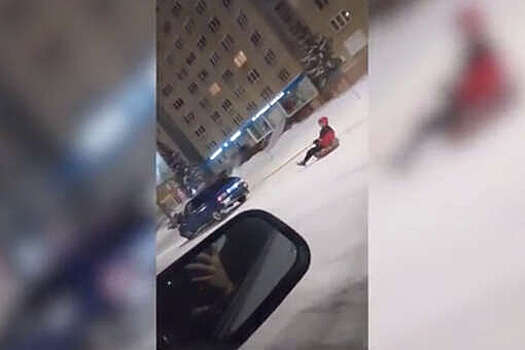 Челябинцев ищет ГИБДД за катание на "ватрушке" по оживленной улице