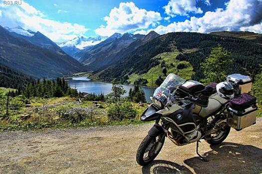 8 малазийцев собрались покорить 7000 километров азиатских дорог на мотобайках