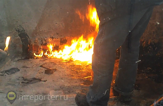 «Ремонт по-калининградски»: Строители во время работ устроили костер на балконе жилого дома