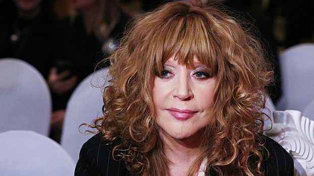 Прислала венок: Пугачева оплакивает потерю близкого человека