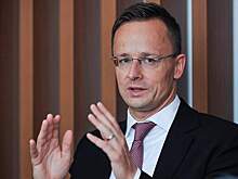 Сийярто назвал "суровой реальностью" наращивание военной мощи ЕС