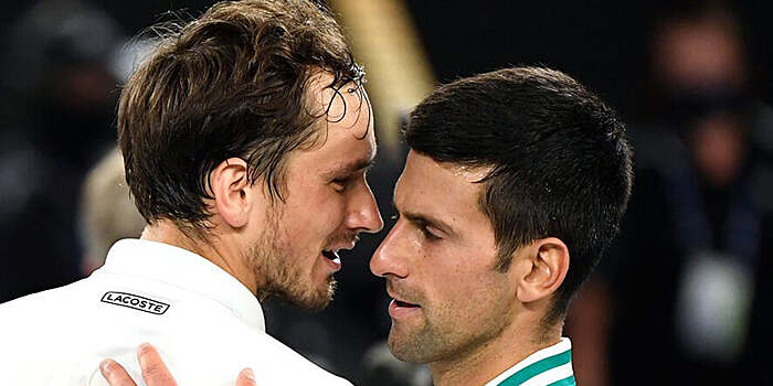 «Новаку нужно немного поработать над вай-фаем в его теннисном центре». Медведев пошутил о проблемах со связью на пресс-конференции Кубка Лэйвера