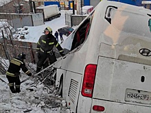 Автобус с пассажирами вылетел с моста в Челябинске