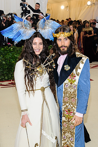 Лана Дель Рей и Джаред Лето в божественных образах от Gucci на Met Gala в 2018 году.