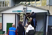 В Тольятти сотрудники МЧС спасли девушку, которая упала с 12 этажа