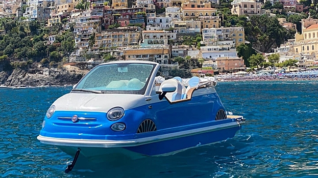 Fiat 500 превратили в забавный катер с 40-сильным подвесным мотором