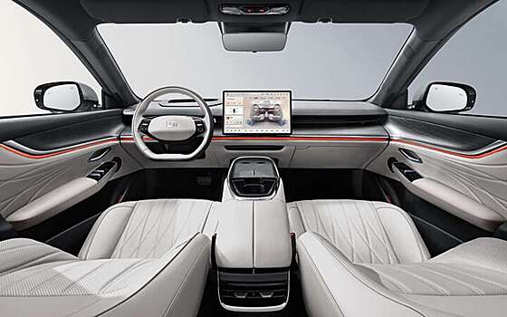 Просторный салон, мощный мотор, низкий расход — новый седан дешевле 2 млн рублей