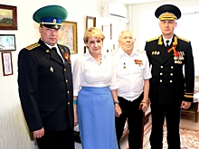 В Волгограде с наступающим 9 Мая поздравили ветеранов госбезопасности