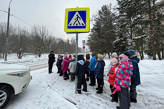 К учащимся школы №1528 приехал в гости «Шагающий автобус»