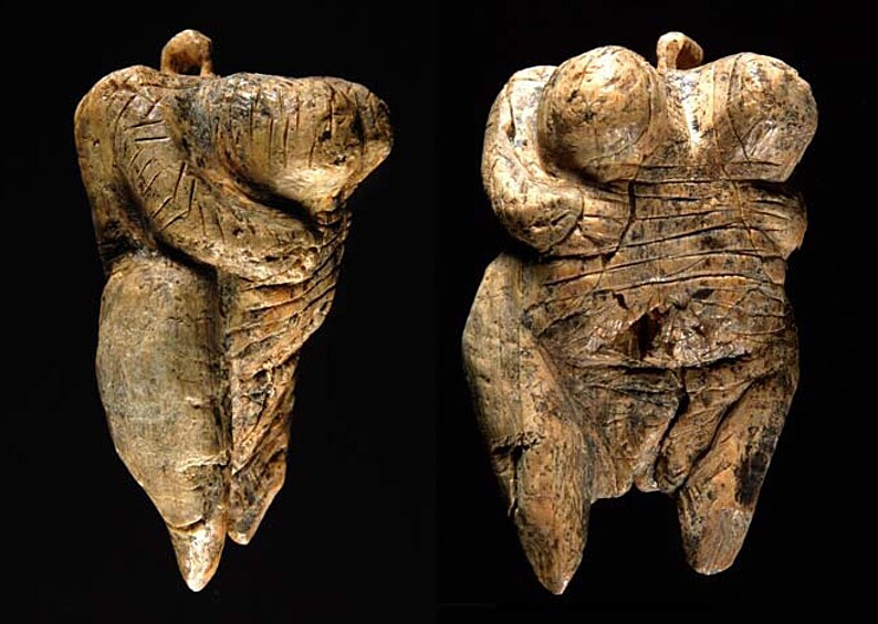 40000 лет. Венера из Холе-Фельс считается самой древней скульптурой. 