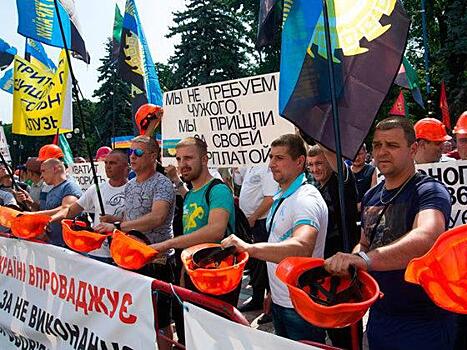Украинские шахтеры шестой день протестуют на трассе Днепр-Донецк