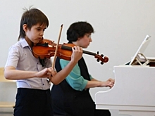 Скрипач-вундеркинд, на которого писали заявление в полицию, выступил на закрытии недели звезд хоккея