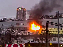 В Москве горит здание бизнес-центра