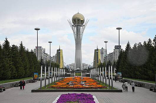 В Казахстане ужесточат выдачу банковских карт иностранцам