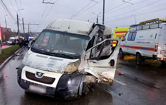 Двадцать человек пострадали в крупном ДТП в Туле