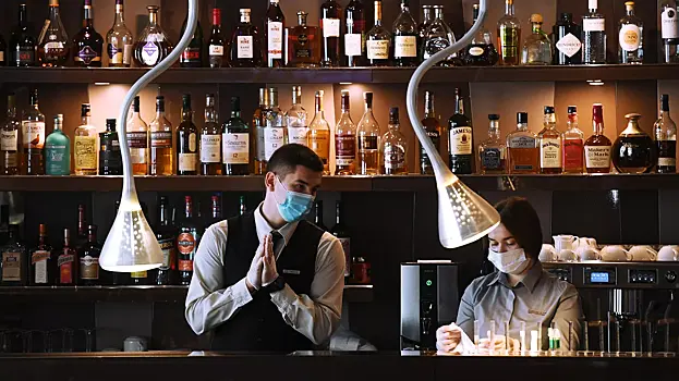 В центре Петербурга закрыли работавший под видом фирмы по продаже запчастей бар