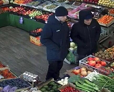 В Новосибирской области двое мужчин украли деньги из кассы магазина