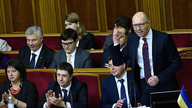 Яценюк потребовал утвердить правительственную программу