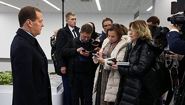 Медведев обсудит ужесточение наказания за незаконную добычу янтаря