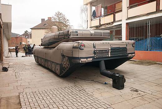 Стало известно об использовании Украиной надувных танков в целях экономии