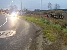 Грузовик с пьяным водителем перевернулся на кузбасской дороге