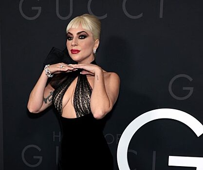 Леди Гага с прозрачным декольте, Джаред Лето с мамой и другие подробности премьеры фильма «Дом Gucci» в Нью-Йорке