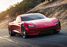 В России начали принимать заказы на Tesla Roadster
