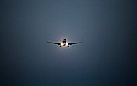 Пилоты самолета с россиянами на борту заметили неопознанный предмет в небе