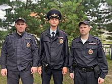 В Красноярском крае во время пожара полицейские эвакуировали двух пенсионеров и пятилетнюю девочку