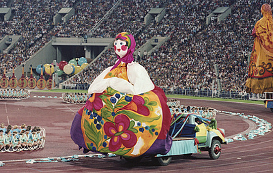 Олимпиада-80 глазами ТАСС. Загорский токарь сделал 60-местную матрешку