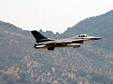Два реактивных истребителя F-16 столкнулись в США