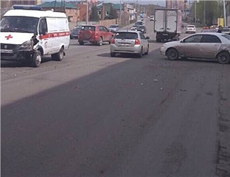 Автоледи протаранила скорую помощь в Красноярске