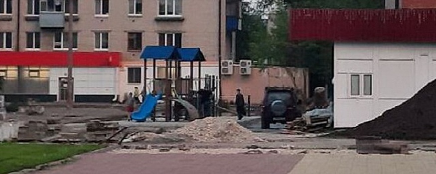 Сквер около кинотеатра «Салют» в Брянске продолжают благоустраивать