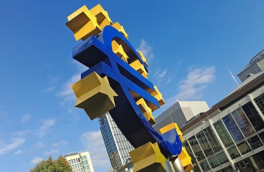 Эксперт объяснил, почему укрепляется евро