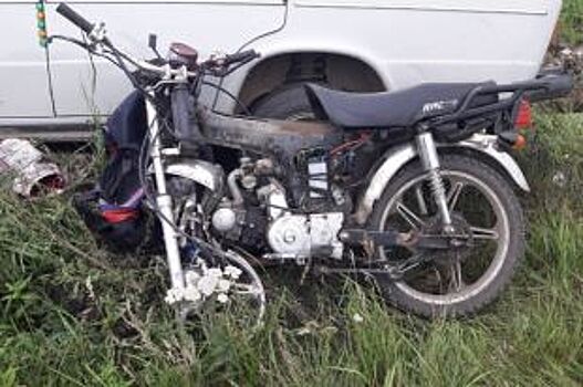 На саратовской трассе байкер врезался в иномарку