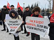 Митингующие в Казани потребовали отставки правительства Путина-Медведева