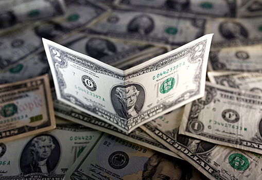 Доллар сохраняет достижения из-за уклонения от рисков