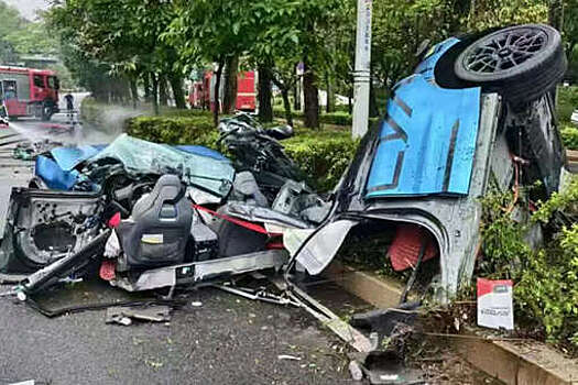 В Китае лифтбек Zeekr 001 разорвало пополам в результате ДТП