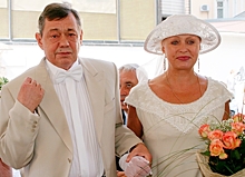 Вдова Караченцова обвинила во лжи его любовницу