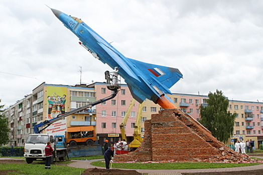 Памятник самолету МиГ‑23 отремонтируют в Луховицах к концу июня