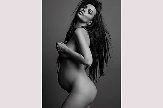 Знаменитости объяснили причины публикации откровенных снимков в сети