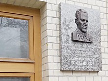 Мемориальную доску писателю Вадиму Кожевникову установили на Тверском бульваре