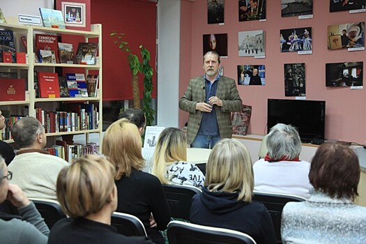 23 ноября в Библиотеке №217 состоялась встреча с писателем Александром Кондрашовым
