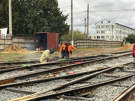 Роман Старовойт проверил ход реконструкции трамвайных путей в Курске