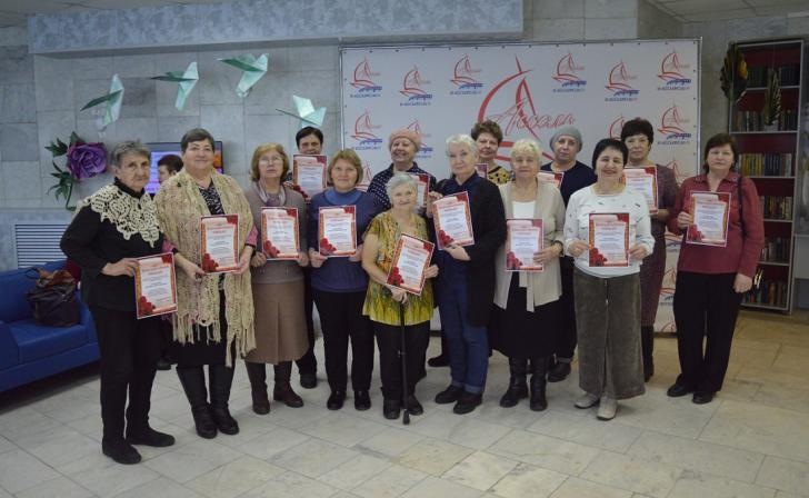 В Курске открылась выставка участников социального проекта «Курское долголетие»