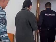 Справившим нужду на БТР российским подросткам вынесли приговор