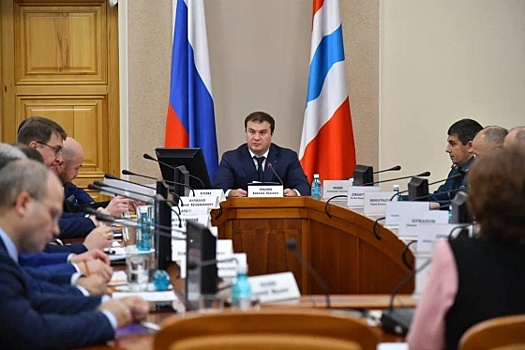 Омский губернатор Хоценко представил новую команду