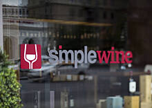 Артемий Лебедев обвинил винотеку SimpleWine в «тяжелом люксе»