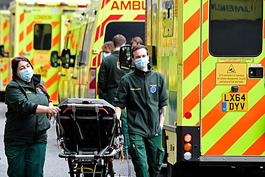 Великобритании предсказали огромные потери из-за омикрона