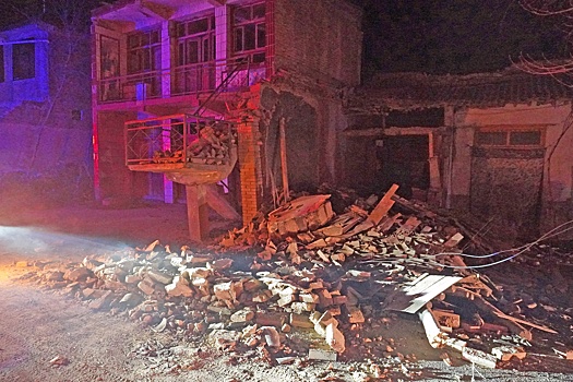 "Синьхуа": более 100 человек погибли в результате землетрясения в Китае